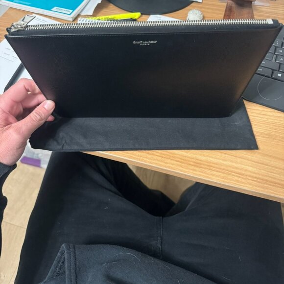 Saint Laurent Logo Zipped Clutch - Picture 3 of 7